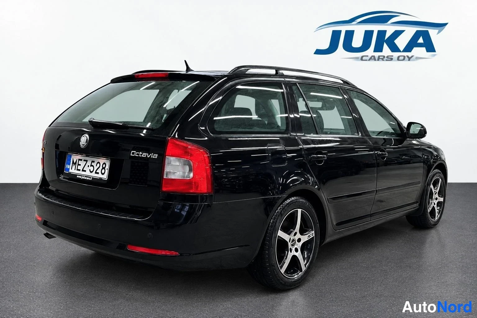 Musta Skoda Octavia 2010, takaviisto, kuva 2