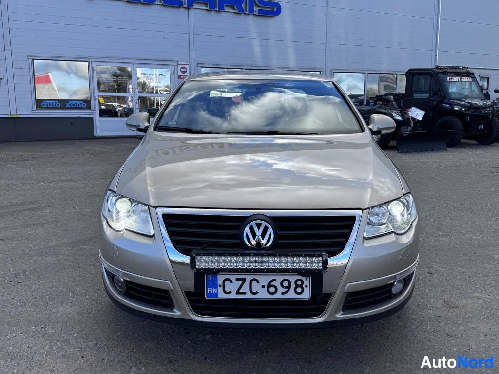 Beige Volkswagen Passat 2006, edestä, kuva 2