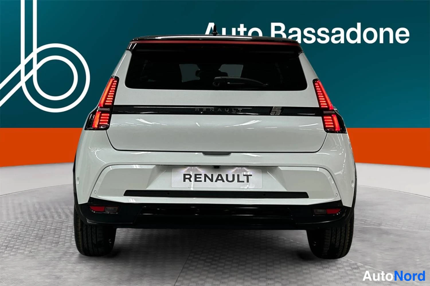 Valkoinen Renault 5 E-Tech electric 2026, takaa, kuva 8