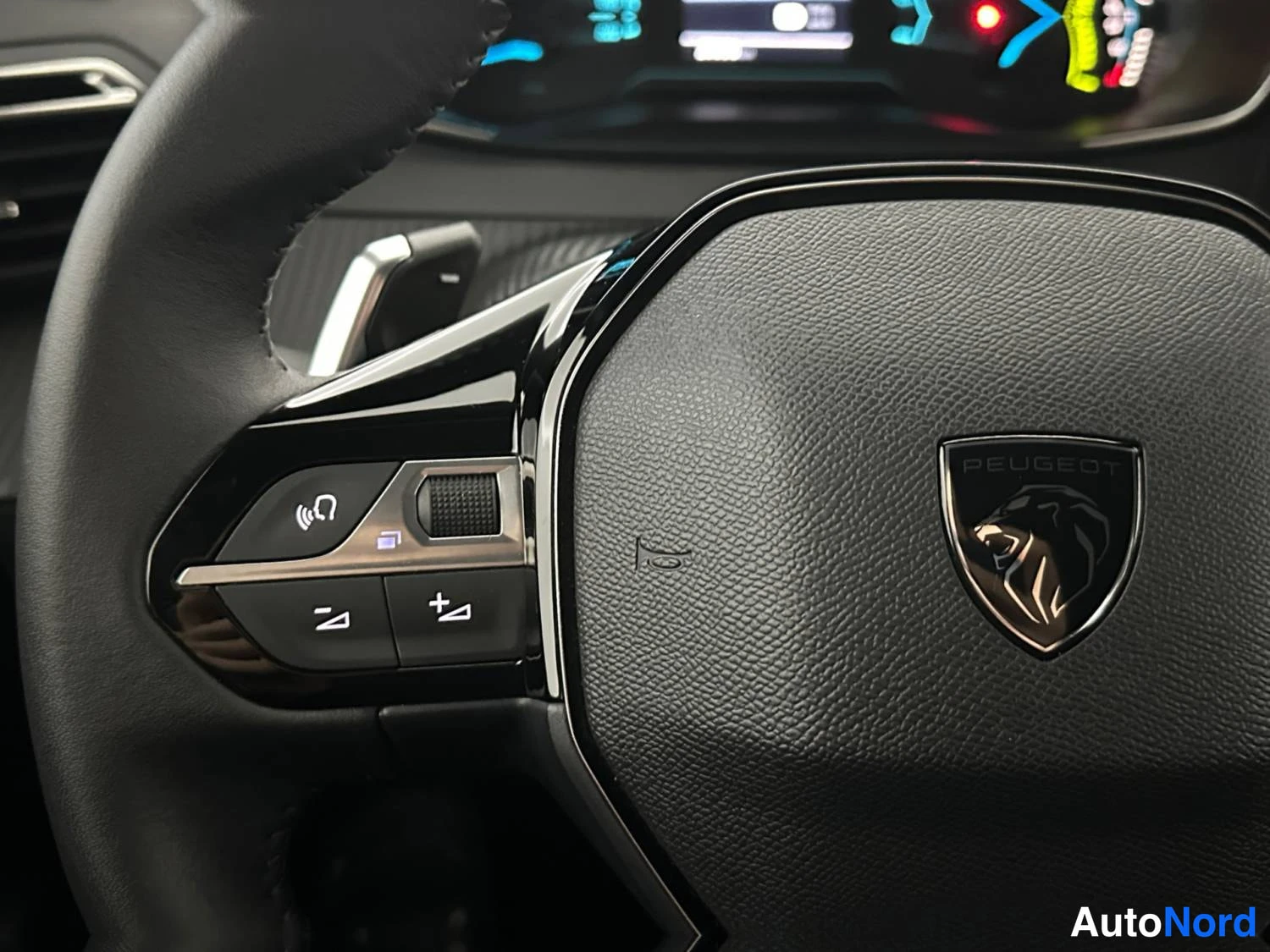 Valkoinen Peugeot 2008 2025, yksityiskohta, kuva 19