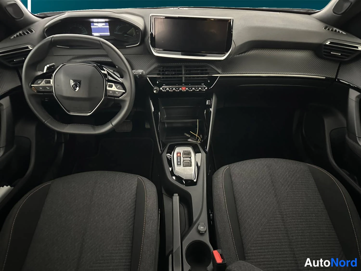 Valkoinen Peugeot 2008 2025, ohjaamo, kuva 9