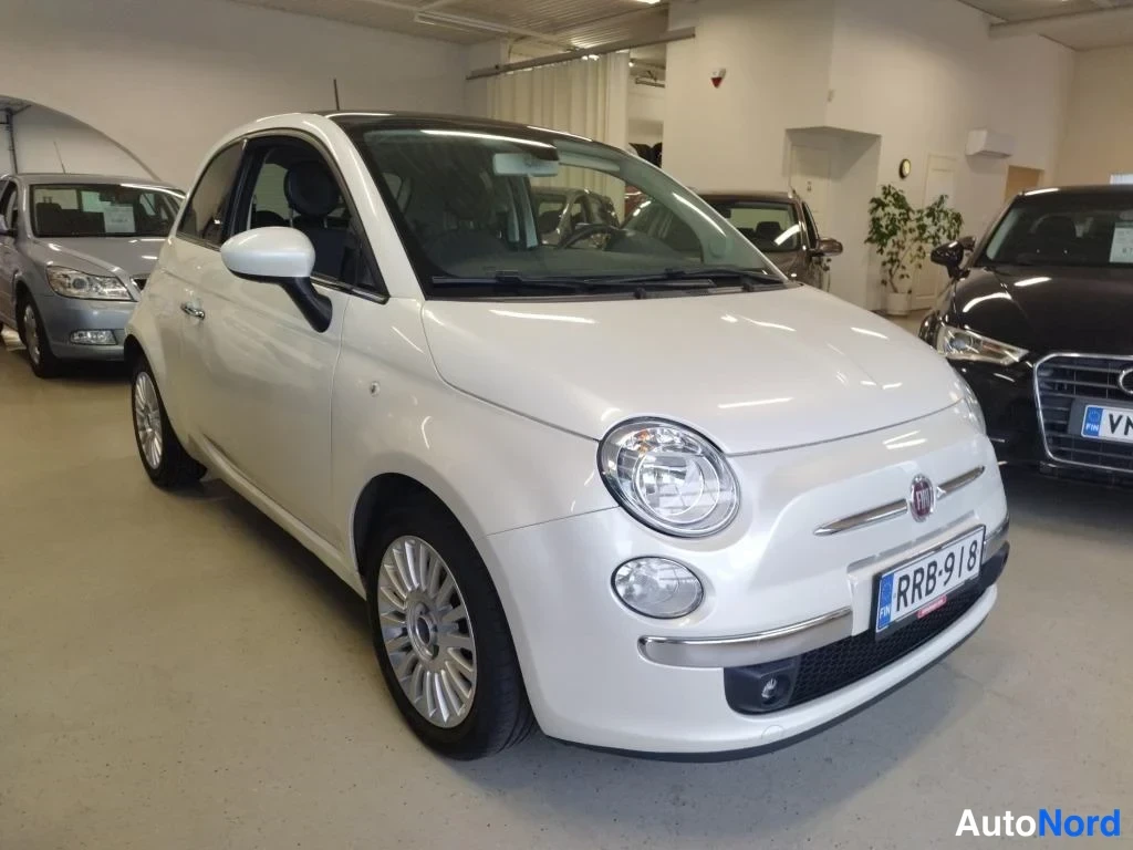 Valkoinen Fiat 500 2013, etuviisto, keula oikealle, kuva 2
