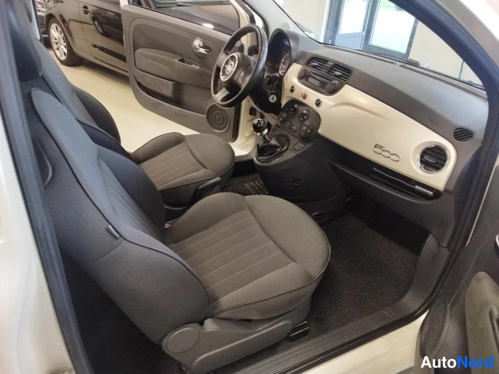Valkoinen Fiat 500 2013, ohjaamo, kuva 9