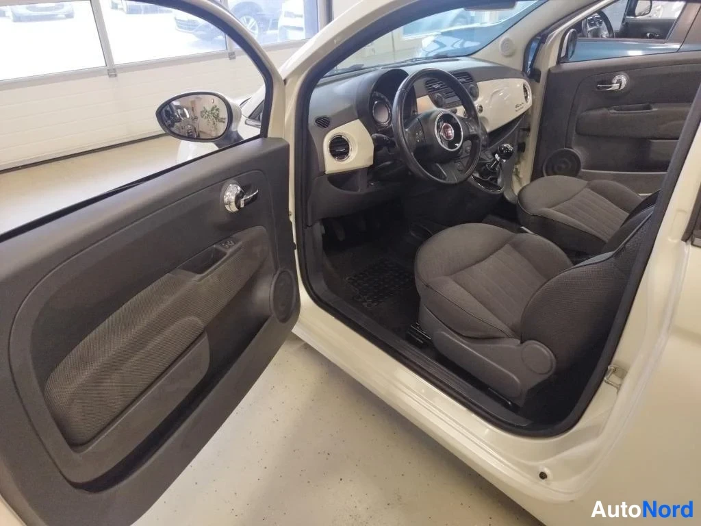 Valkoinen Fiat 500 2013, ohjaamo, kuva 10
