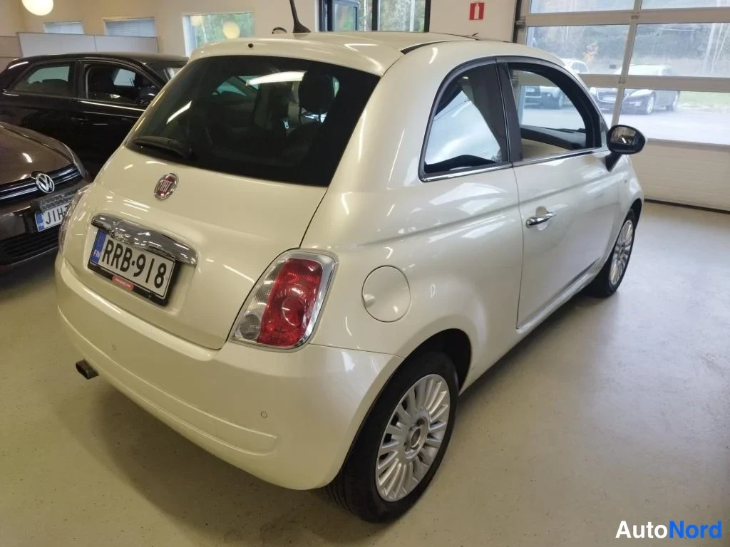 Valkoinen Fiat 500 2013, takaviisto, kuva 4