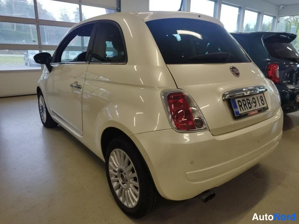 Valkoinen Fiat 500 2013, takaviisto, kuva 5