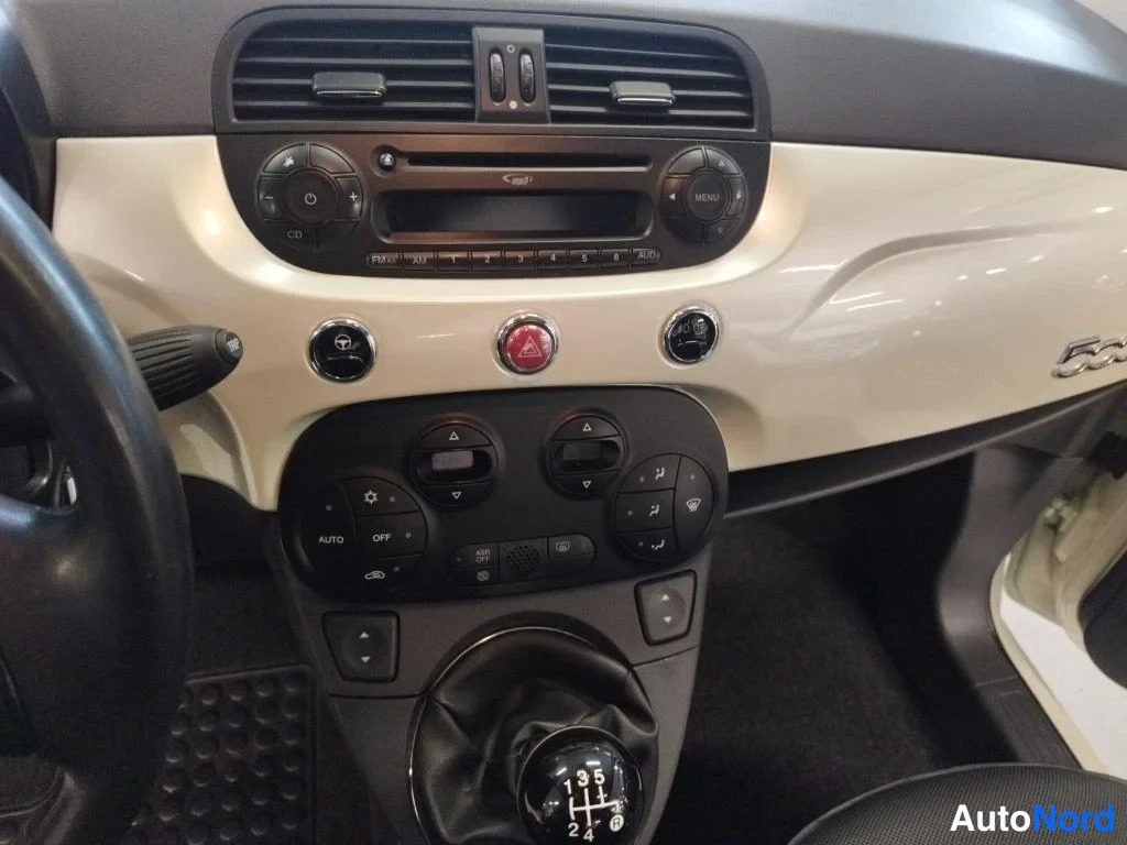 Valkoinen Fiat 500 2013, ohjaamo, kuva 8