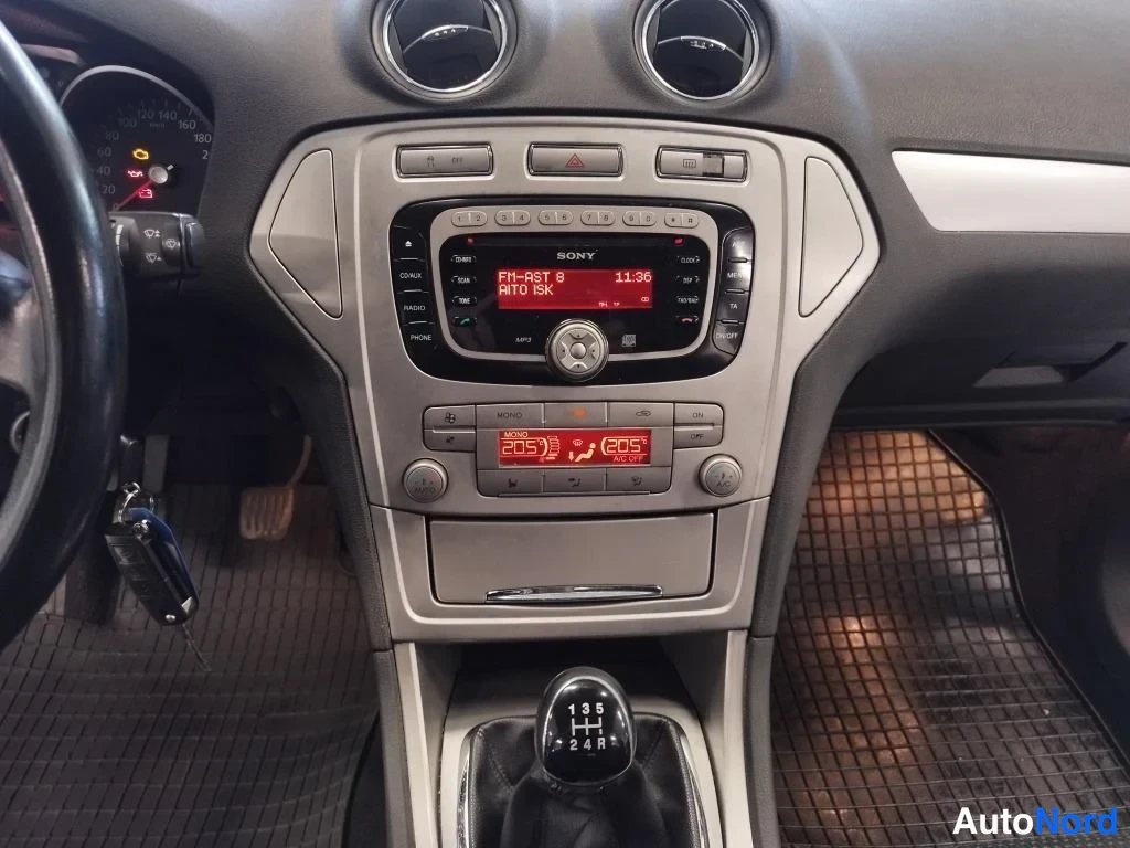 Musta Ford Mondeo 2008, ohjaamo, kuva 16