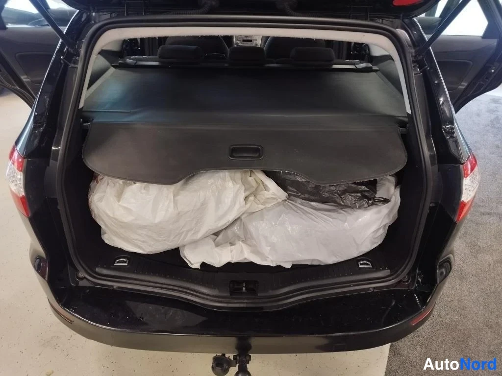 Musta Ford Mondeo 2008, tavaratila, kuva 21