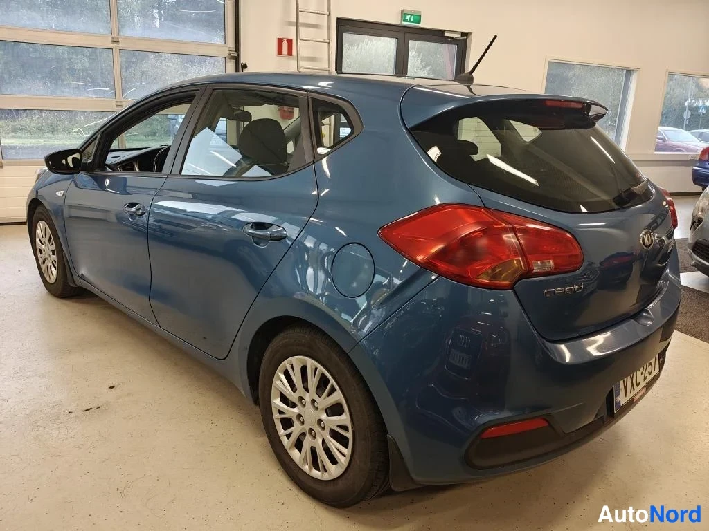 Sininen Kia Ceed 2013, takaviisto, kuva 3