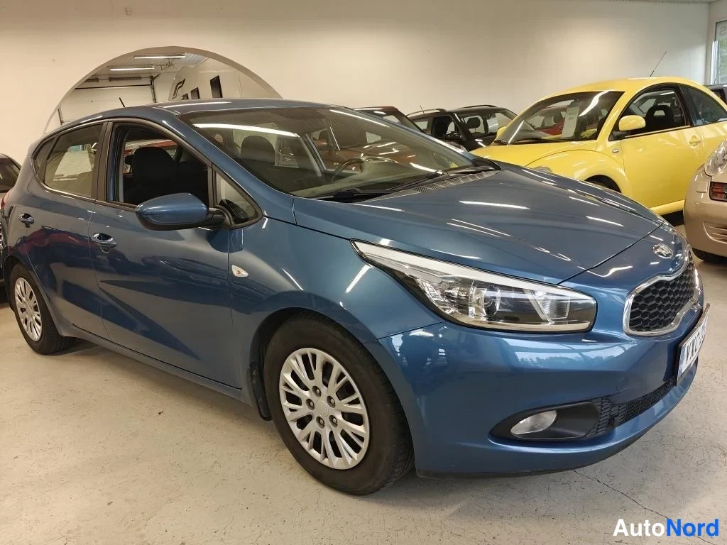 Sininen Kia Ceed 2013, etuviisto, keula oikealle, kuva 2