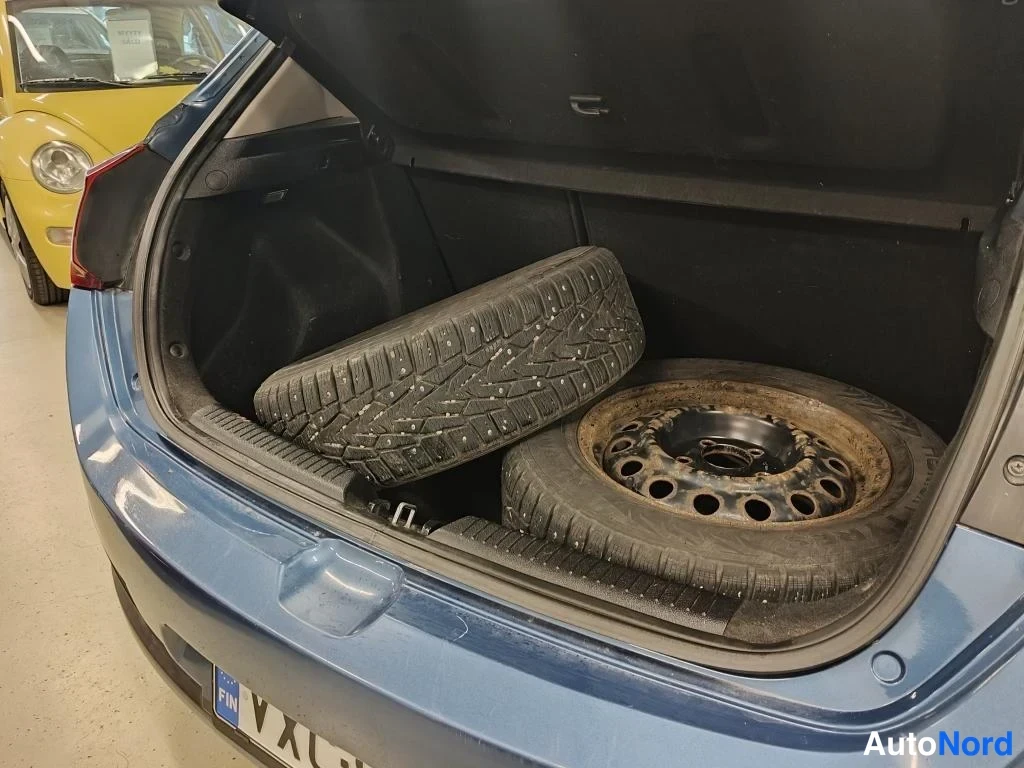 Sininen Kia Ceed 2013, tavaratila, kuva 8