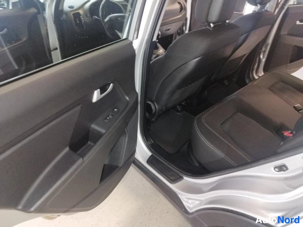 Hopea Kia Sportage 2013, ohjaamo, kuva 11