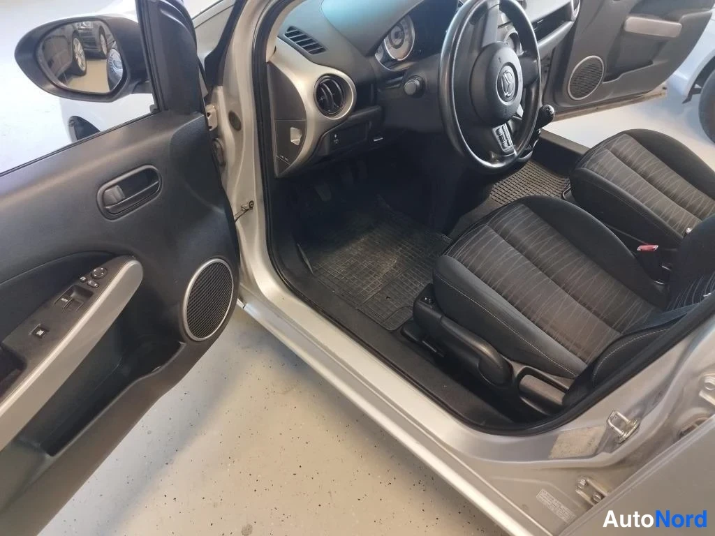 Harmaa Mazda 2 2008, ohjaamo, kuva 11