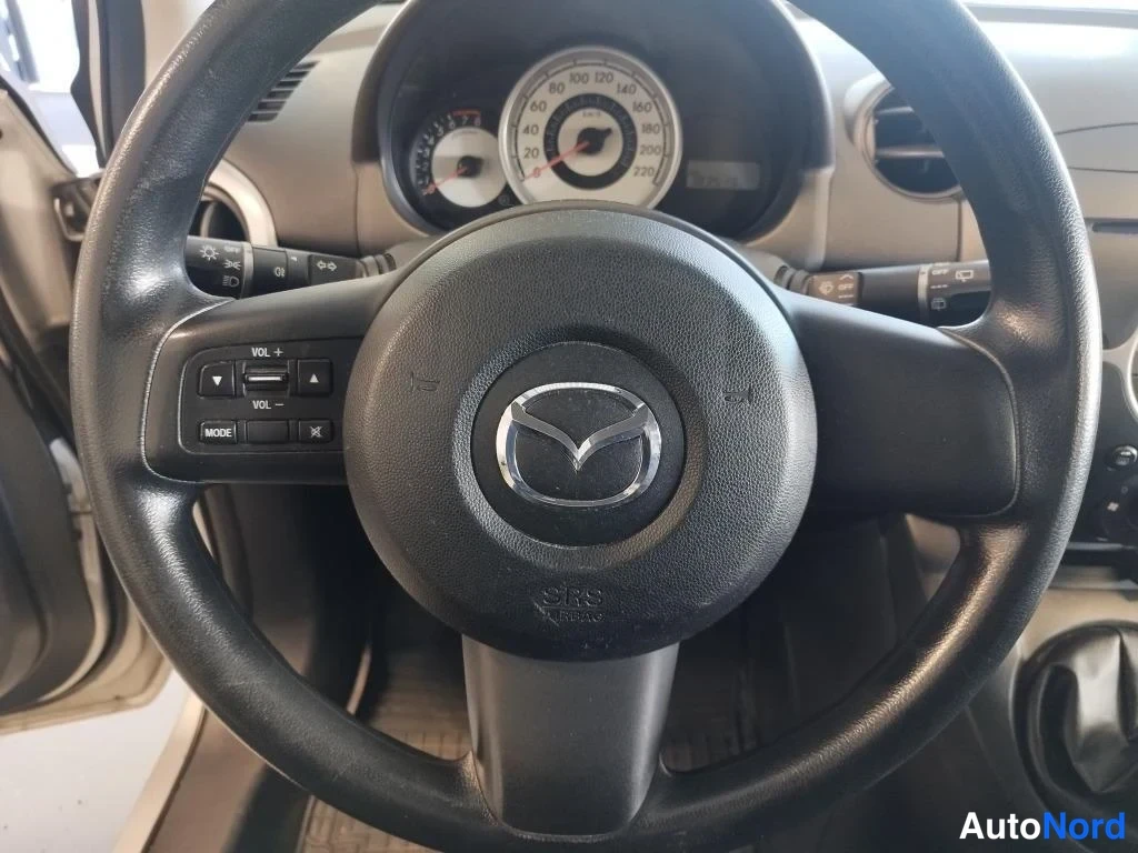 Harmaa Mazda 2 2008, yksityiskohta, kuva 18