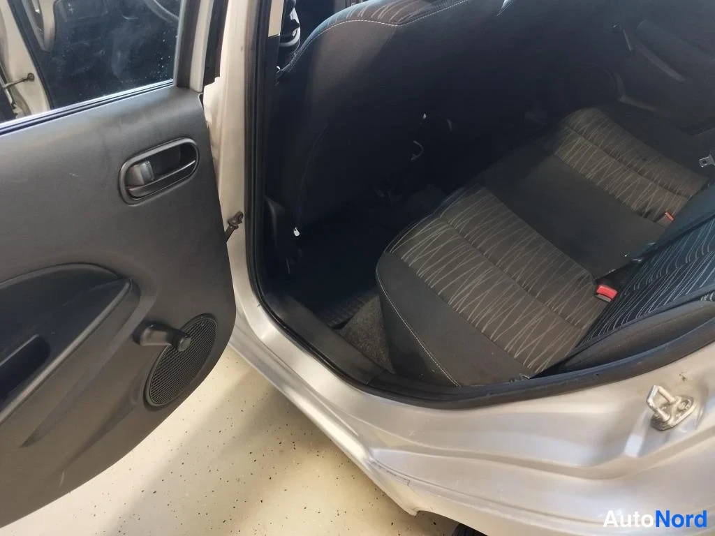 Harmaa Mazda 2 2008, takaistuimet, kuva 16
