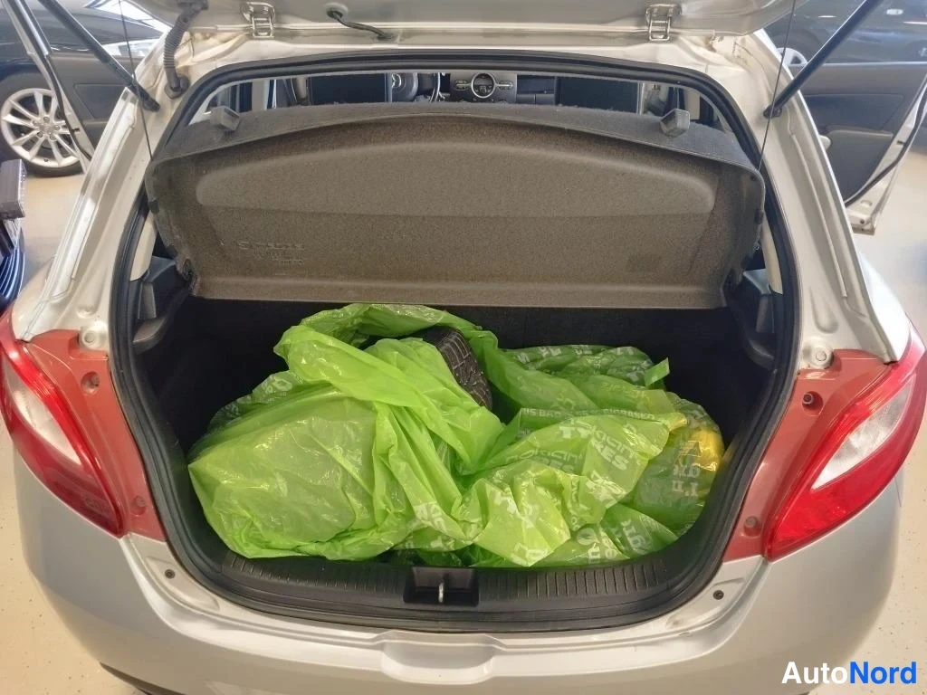 Harmaa Mazda 2 2008, tavaratila, kuva 17