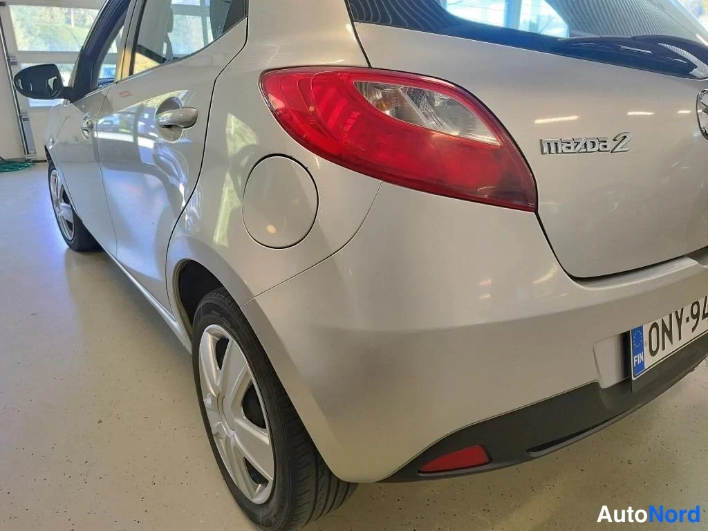 Harmaa Mazda 2 2008, takaviisto, kuva 6