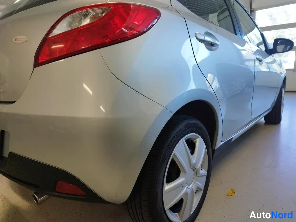 Harmaa Mazda 2 2008, takaviisto, kuva 7