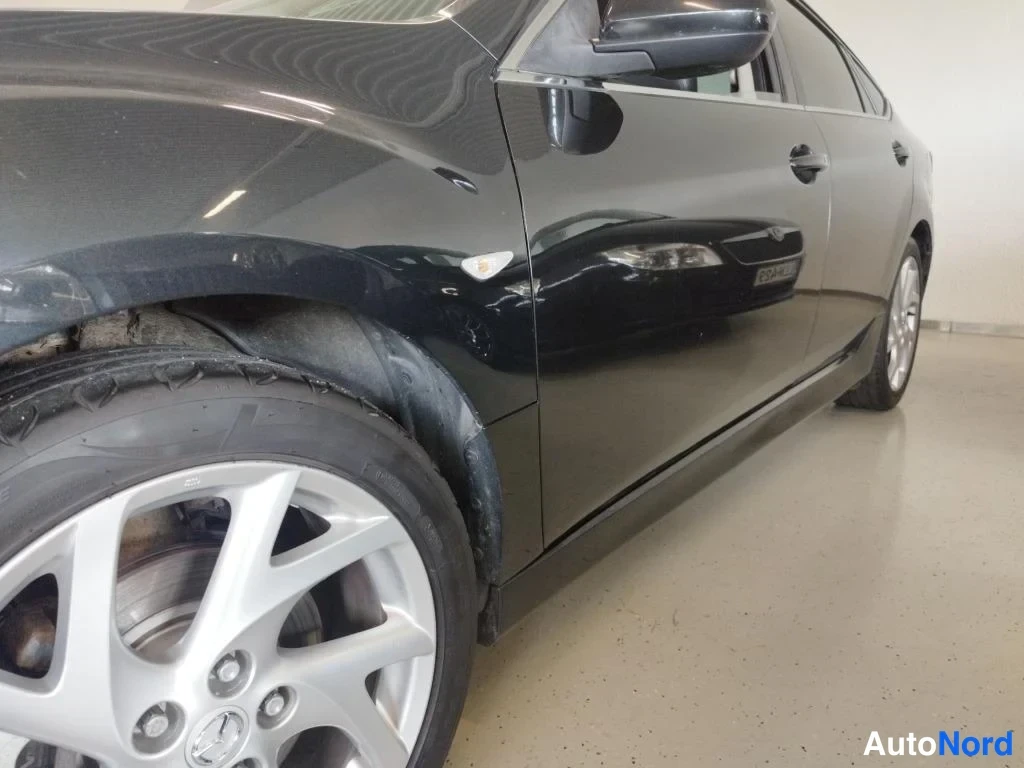 Musta Mazda 6 2010, sivulta, kuva 4
