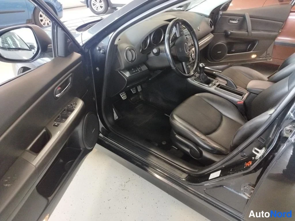 Musta Mazda 6 2010, ohjaamo, kuva 8