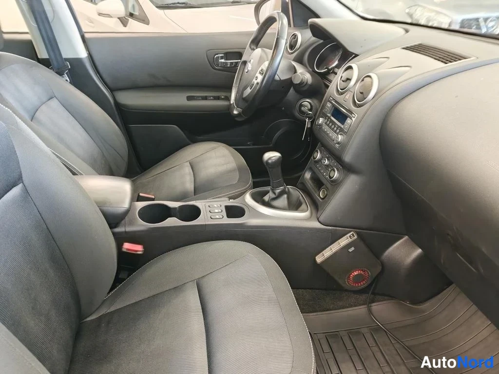 Beige Nissan Qashqai 2011, ohjaamo, kuva 5