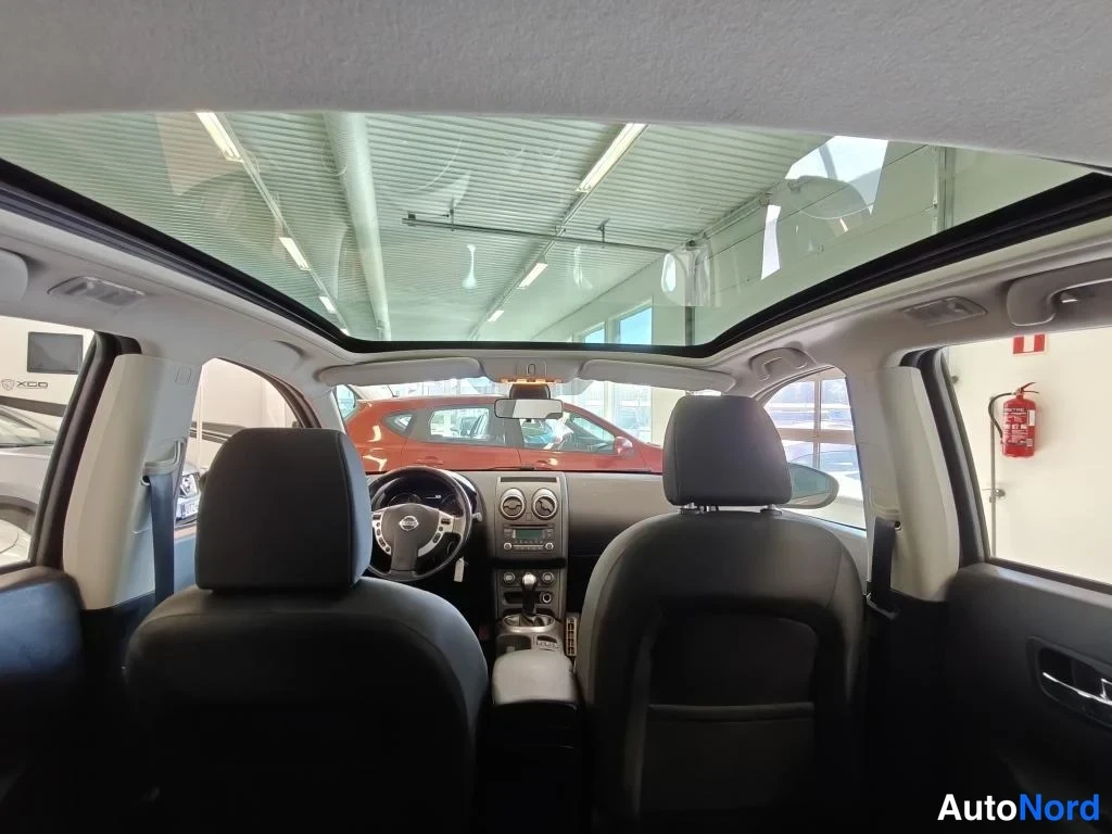 Beige Nissan Qashqai 2011, ohjaamo, kuva 6