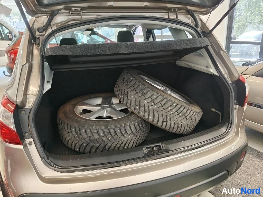 Beige Nissan Qashqai 2011, tavaratila, kuva 8
