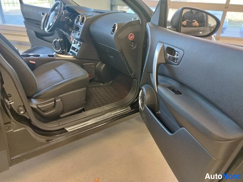 Musta Nissan Qashqai 2010, yksityiskohta, kuva 14
