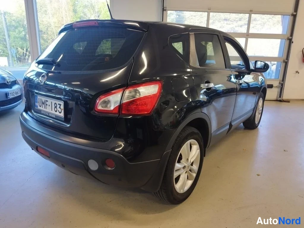 Musta Nissan Qashqai 2010, takaviisto, kuva 4