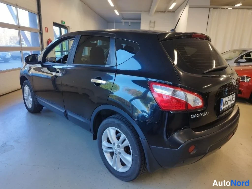 Musta Nissan Qashqai 2010, takaviisto, kuva 3