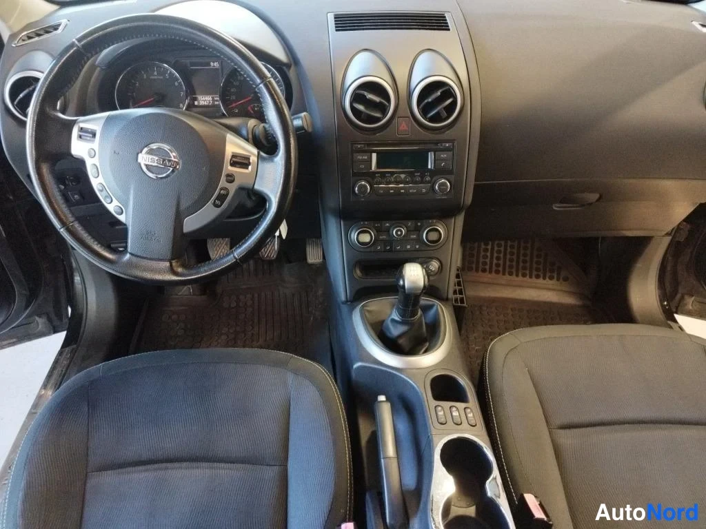 Musta Nissan Qashqai 2010, ohjaamo, kuva 8