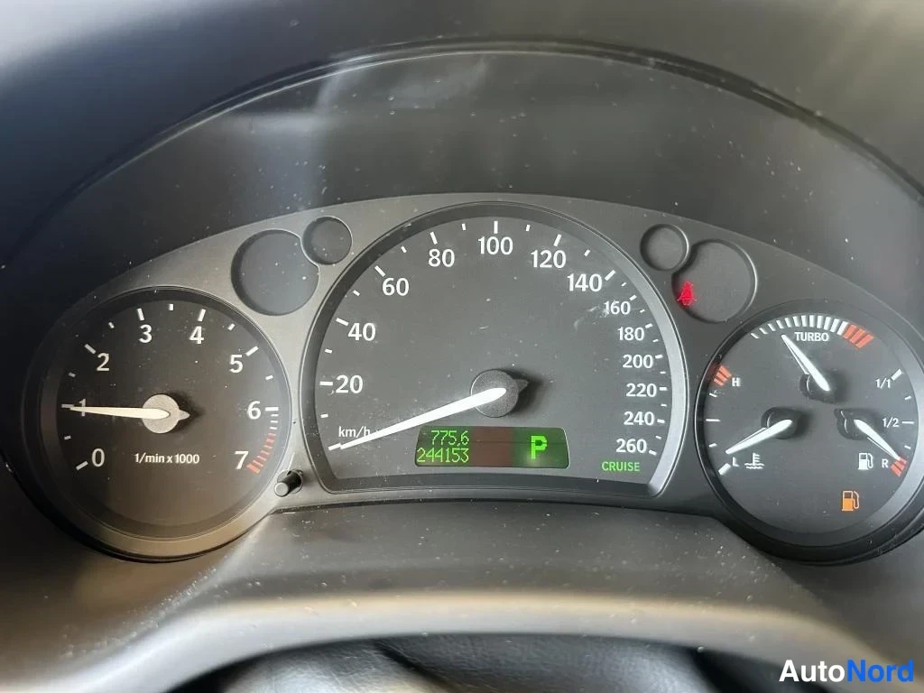 Punainen Saab 9-3 2004, yksityiskohta, kuva 9