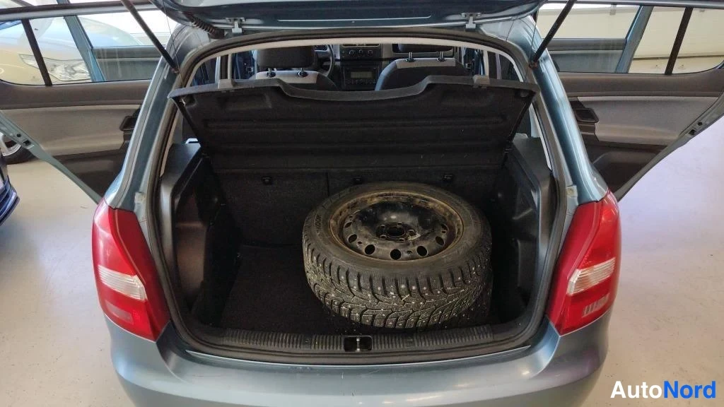 Sininen Skoda Fabia 2010, tavaratila, kuva 11