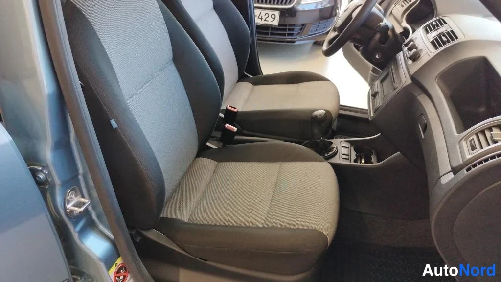 Sininen Skoda Fabia 2010, etuistuimet, kuva 8