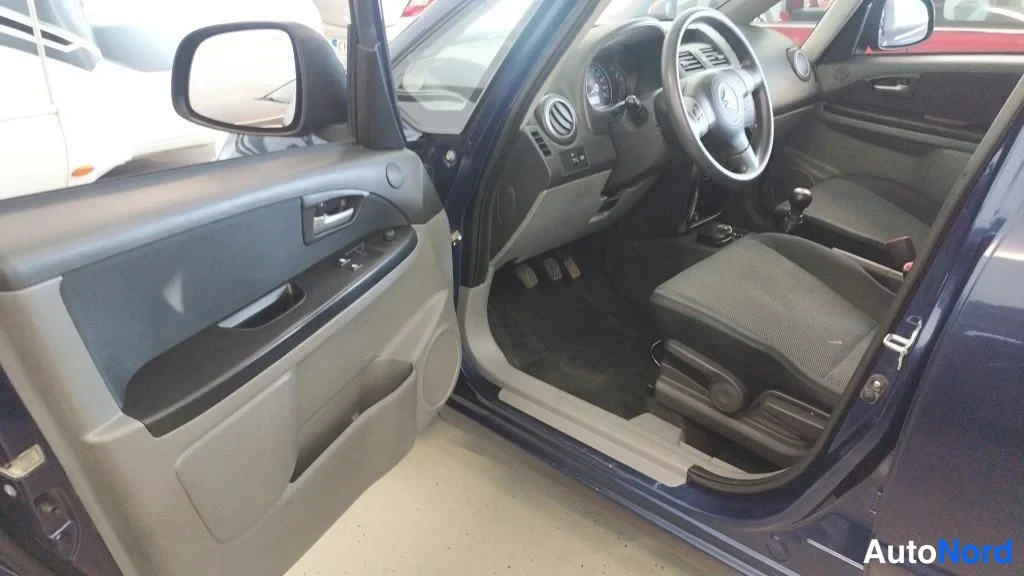 Sininen Suzuki SX4 2006, ohjaamo, kuva 5