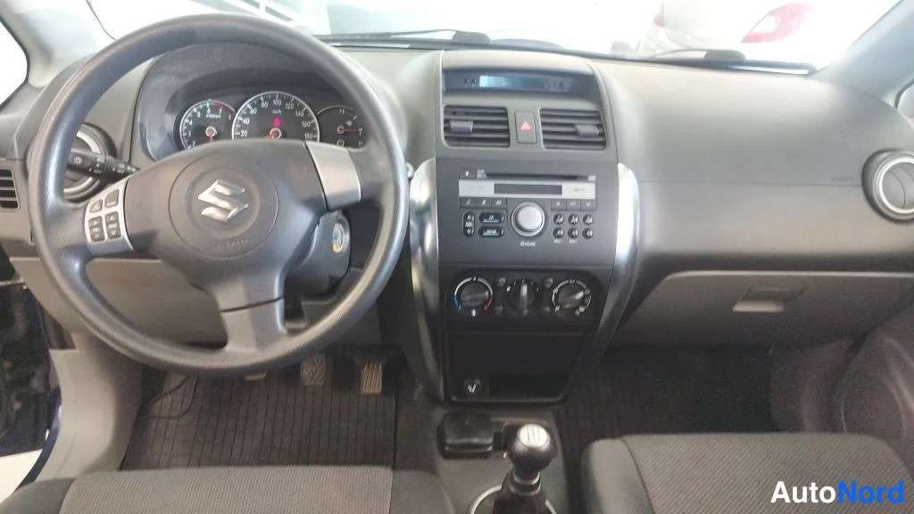 Sininen Suzuki SX4 2006, ohjaamo, kuva 6