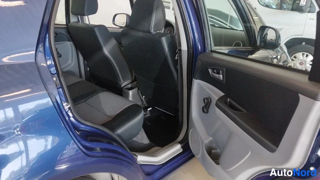 Sininen Suzuki SX4 2006, takaistuimet, kuva 8
