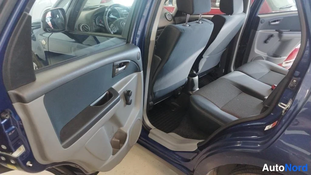 Sininen Suzuki SX4 2006, takaistuimet, kuva 9