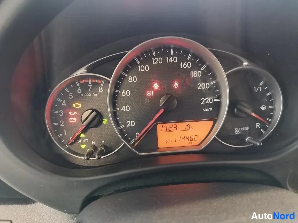 Sininen Toyota Verso-S 2012, yksityiskohta, kuva 14