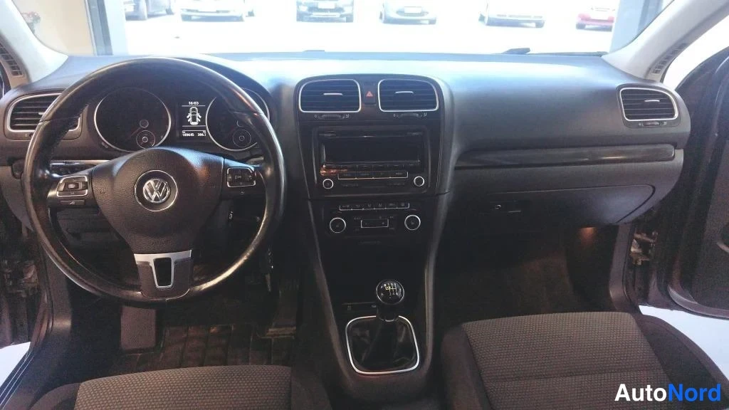 Ruskea Volkswagen Golf Variant 2013, ohjaamo, kuva 6