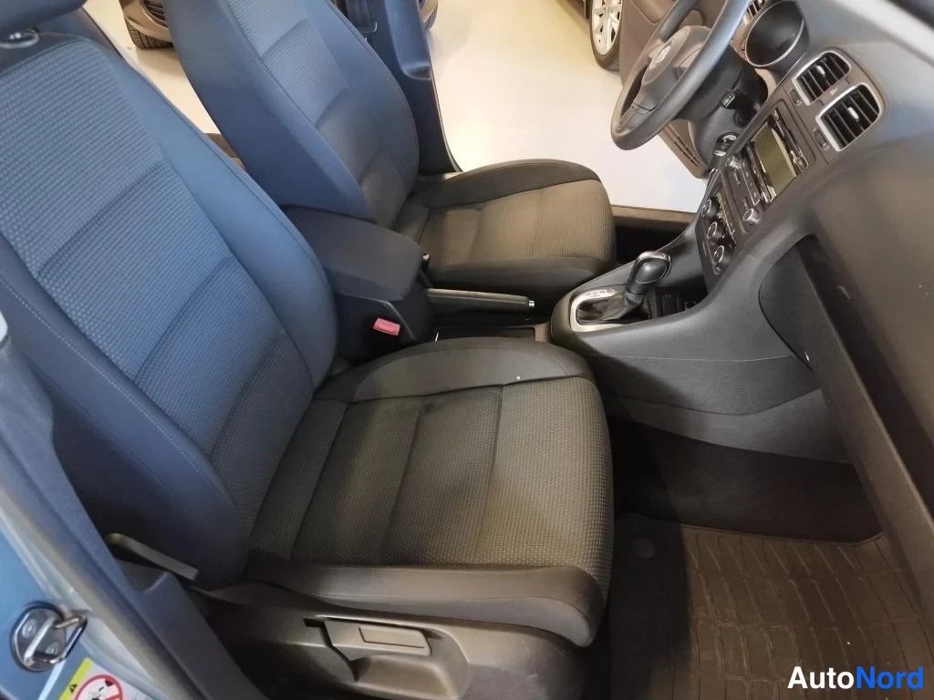 Sininen Volkswagen Golf 2011, kuva 17