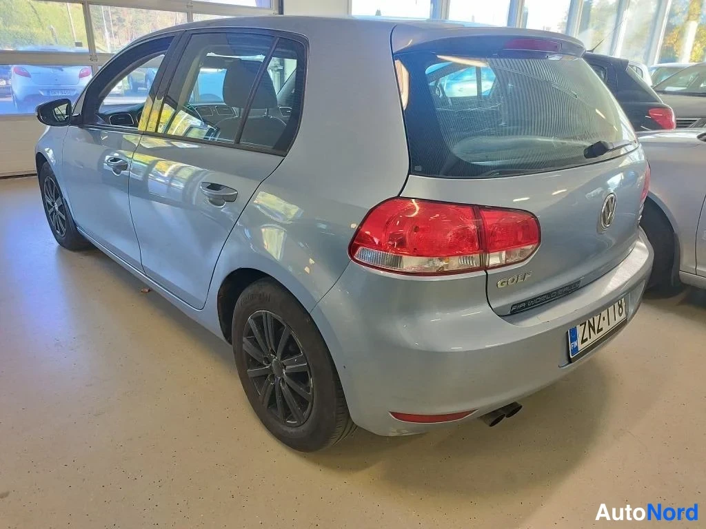 Sininen Volkswagen Golf 2011, takaviisto, kuva 6