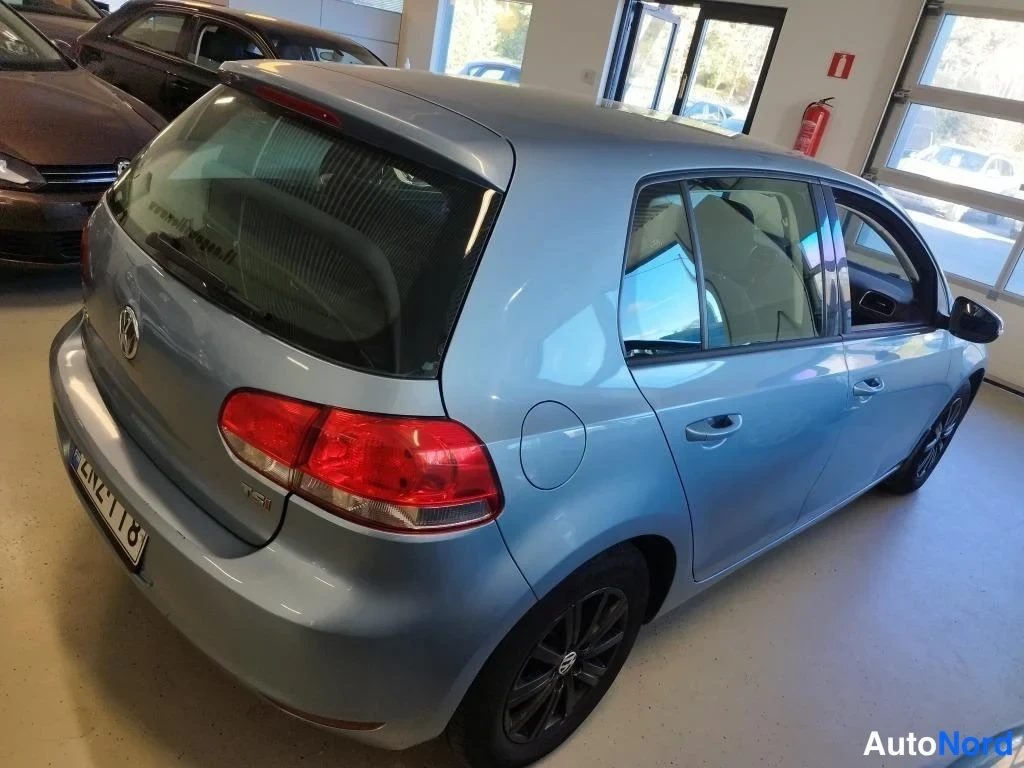 Sininen Volkswagen Golf 2011, takaviisto, kuva 7