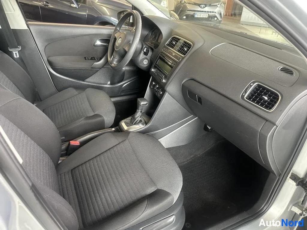 Hopea Volkswagen Polo 2009, ohjaamo, kuva 5