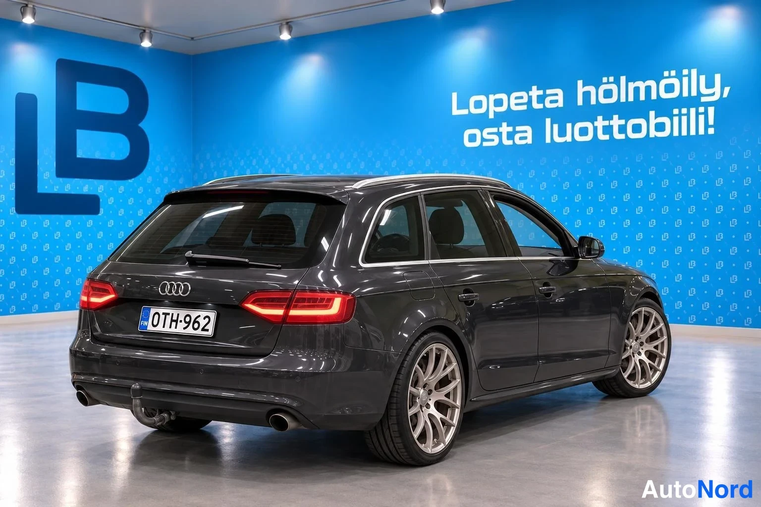 Harmaa Audi A4 2012, takaviisto, kuva 2