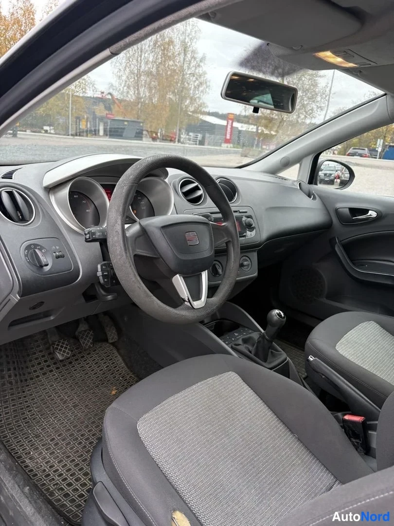 Harmaa Seat Ibiza 2009, ohjaamo, kuva 5
