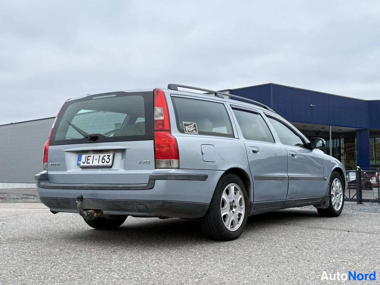 Sininen Volvo V70 2000, takaviisto, kuva 4