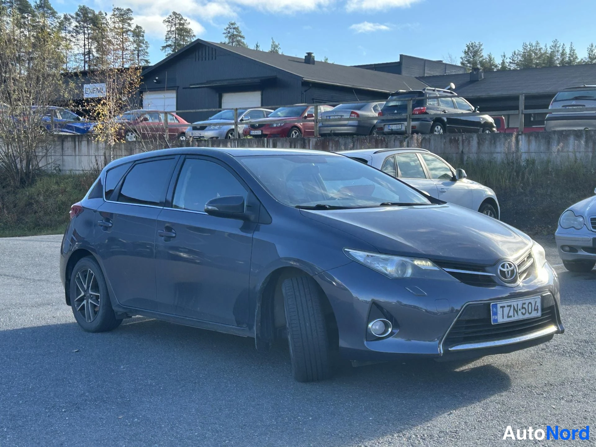 Blå Toyota Auris 2015, bild 2