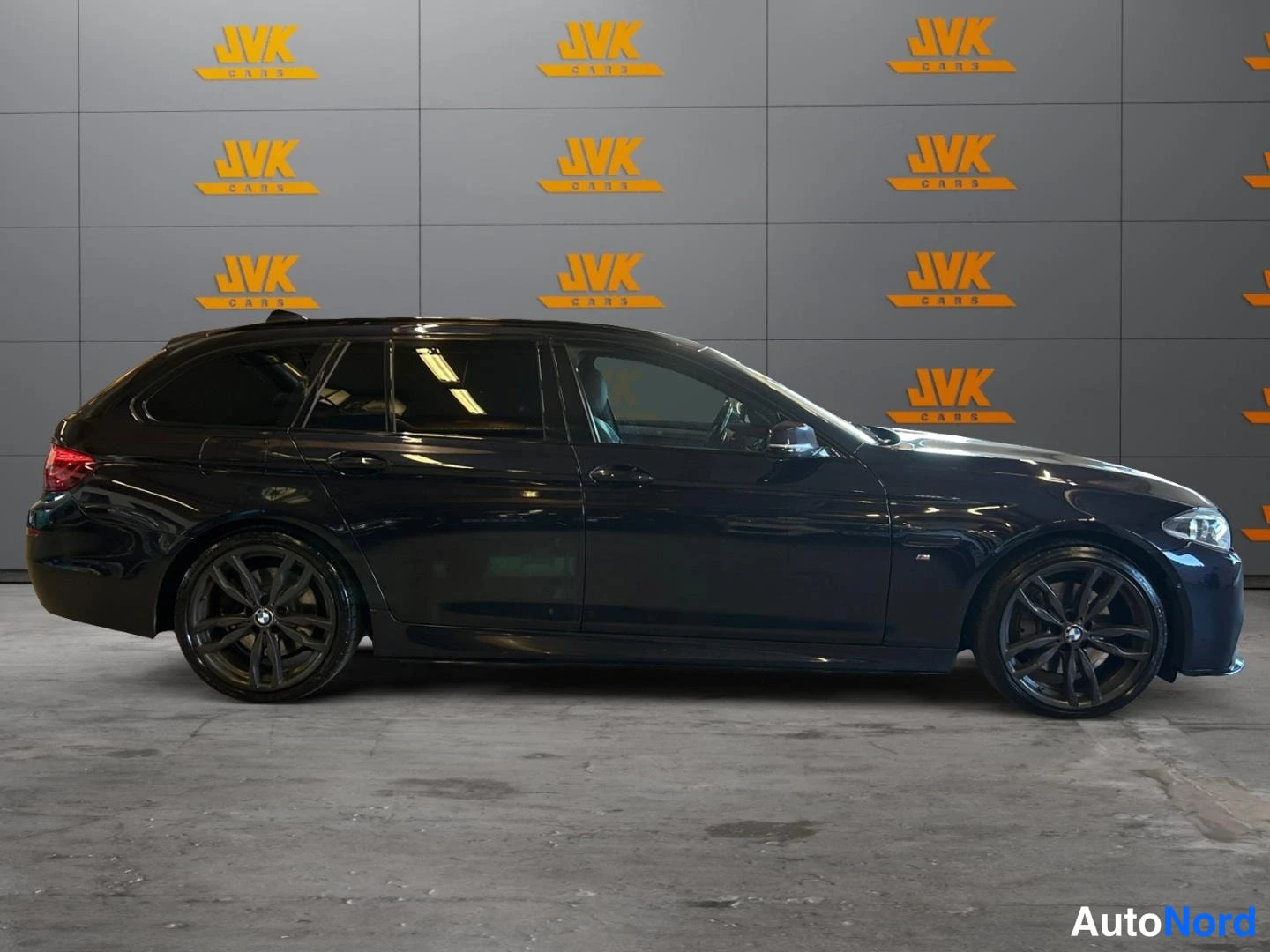 Musta BMW 535d xDrive 2014, takaviisto, kuva 4